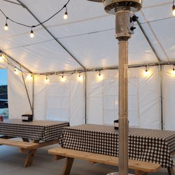 Mama Lidi's Food Truck - The tent is heated.