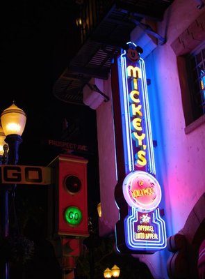 Mickey's of Hollywood by null