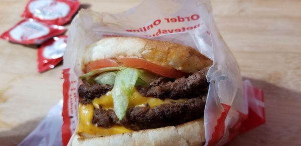 Petey’s Burger by null