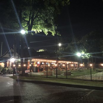 Swanny's Grill - Parking lot and entrance - American Near Me - Houston, Texas