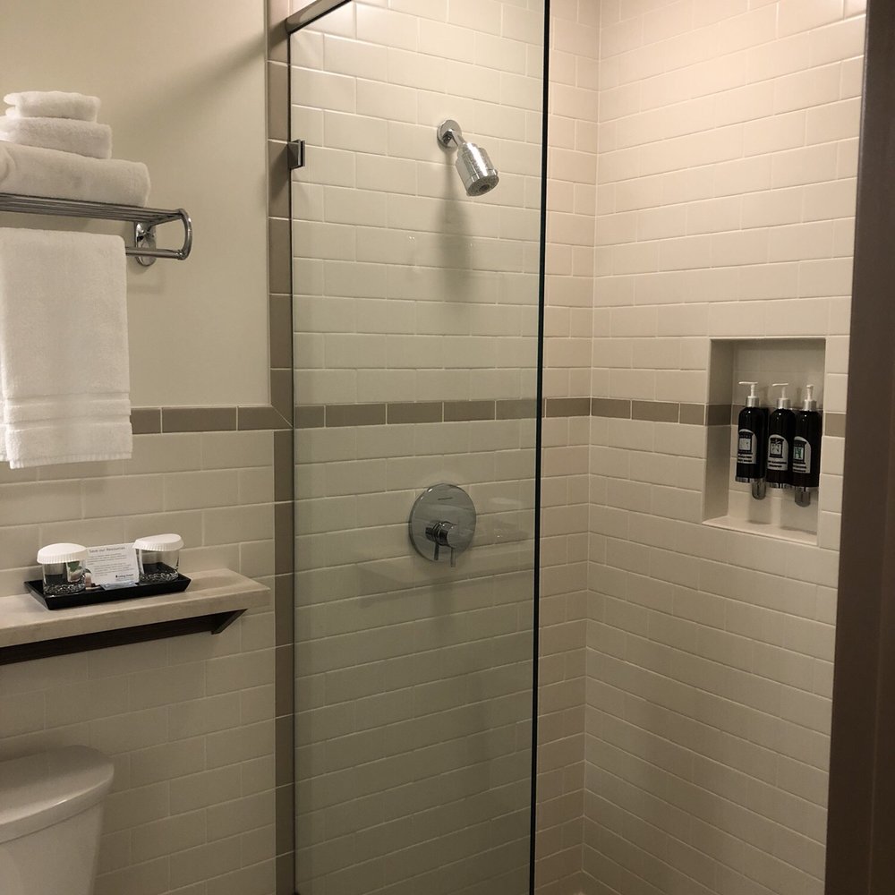 Historic Hotel Arvon - Nicely updated bathroom - Hotels Near Me - Great Falls, Montana Historic Hotel Arvon - Nicely updated bathroom - Hotels Near Me - Great Falls, Montana