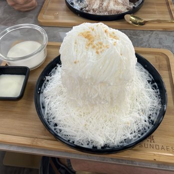 Snowy Sundaes - Coconut bingsu shaved ice - Bubble Tea Near Me - Omaha, Nebraska