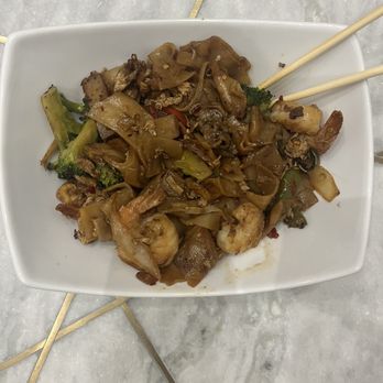Blue Elephant - Pad Ke Mow (Drunked Noodles) with shrimp - Thai Near Me - Miami, Florida Blue Elephant - Pad Ke Mow (Drunked Noodles) with shrimp - Thai Near Me - Miami, Florida
