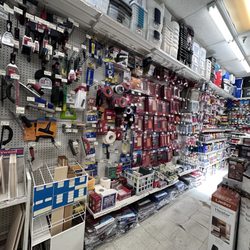 Handy Handyman Hardware - Putty knives, much etc