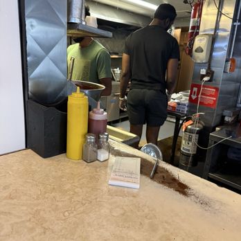 Leno's Clam Bar - Seafood Near Me - New Rochelle, New York
