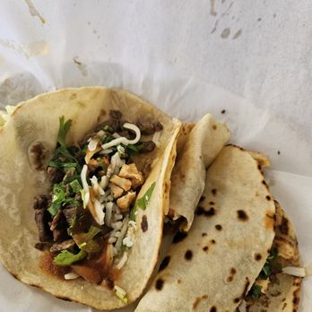 Mi Lindo Guanajuato - 2 chicken 2 steak tacos. We're super delicious! - Mexican Near Me - George, Washington Mi Lindo Guanajuato - 2 chicken 2 steak tacos. We're super delicious! - Mexican Near Me - George, Washington