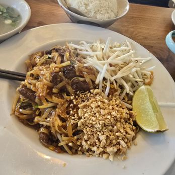 Kwan Kitchen - Pad thai - Thai Near Me - Pasadena, California