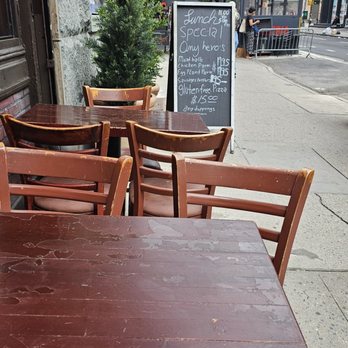 Famous Ben's Pizza - Sidewalk tables - Pizza Near Me - New York, New York Famous Ben's Pizza - Sidewalk tables - Pizza Near Me - New York, New York