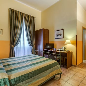 Domus Carmelitana - Double room - Hotels Near Me - Rome, RM