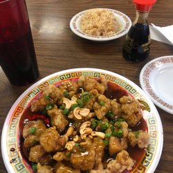 Fang Cheng - Cashew chicken.