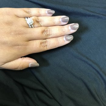 Delicate Nail & Spa - 2 1/2 weeks later! Still looking good! No peeling, chipping, or flaking (gel polish). - Nail Technicians Near Me - Brookfield, Connecticut