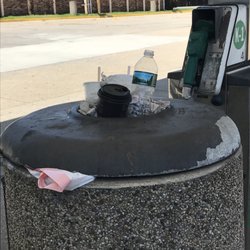7-Eleven - Trash blow