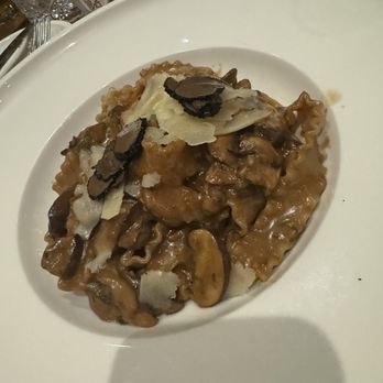 Nascosto Ristorante - Vegetarian mushroom pasta - Italian Near Me - Vaughan, Ontario Nascosto Ristorante - Vegetarian mushroom pasta - Italian Near Me - Vaughan, Ontario