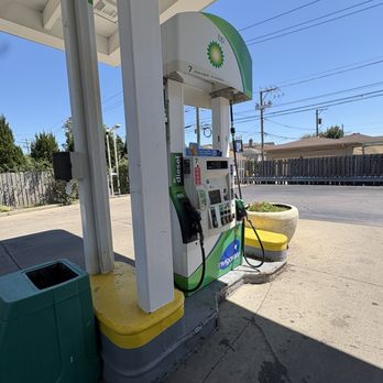 bp - Clean Gas Pumping Station - Gas Stations Near Me - Chicago, Illinois bp - Clean Gas Pumping Station - Gas Stations Near Me - Chicago, Illinois