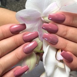 I. T. NAILS SALON