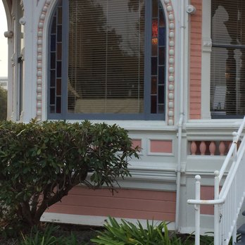 The Pinc Lady Mansion - gorgeous stain glass throughout - Guest Houses Near Me - Eureka, California