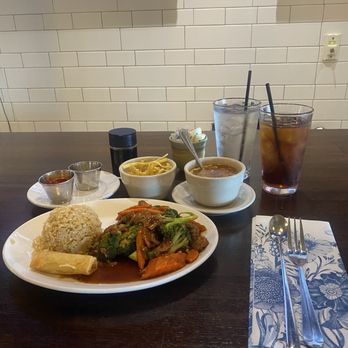 Suzi’s Chinese - Beef broccoli with an egg roll fried rice, and hot and sour soup! - Chinese Near Me - Austin, Texas Suzi’s Chinese - Beef broccoli with an egg roll fried rice, and hot and sour soup! - Chinese Near Me - Austin, Texas