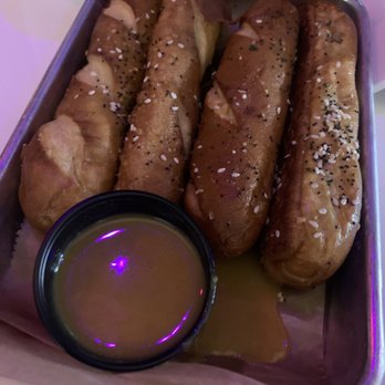 Bobcat Bonnie's Ferndale - Everything Pretzels - Gastropubs Near Me - Ferndale, Michigan
