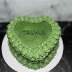 Alyssia’s Cakery - Vintage Heart Cake