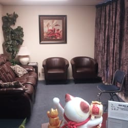 Bin-Bin Massage-Asian Massage - Your wait will be short. Two young ladies and a young gentleman are available during business hours. Another lady will be joining soon.