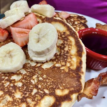 Pat's Place - Plain Breakfast Pancakes with strawberries and banana - American Near Me - Bardstown, Kentucky
