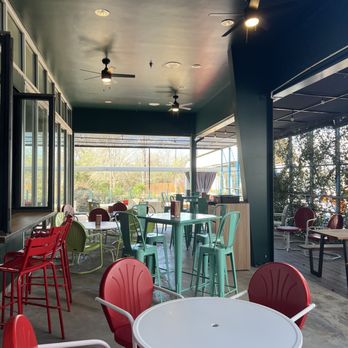 Handsome Dan’s - Outside patio - Beer Bar Near Me - Austin, Texas