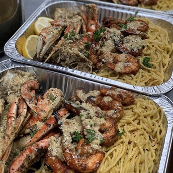 Chef Smelly's - Whole Dungeness Crab, Prawns and Garlic Noodles - Cajun/Creole Near Me - Oakland, California