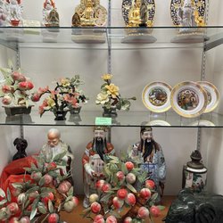 Hong Kong Import - Jade Trees and Three Wisemen