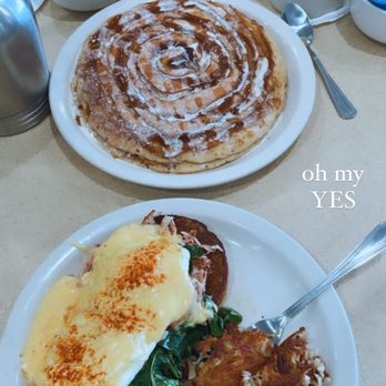 The Big Biscuit - Turkey Florentine, Cinnamon Roll Pancakes, Ranchero Omelet - Breakfast & Brunch Near Me - Springfield, Missouri The Big Biscuit - Turkey Florentine, Cinnamon Roll Pancakes, Ranchero Omelet - Breakfast & Brunch Near Me - Springfield, Missouri
