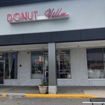 Donut Villa Diner - Outside - Donuts Near Me - Malden, Massachusetts Donut Villa Diner - Outside - Donuts Near Me - Malden, Massachusetts