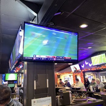 Idle Hour Bar& Grill - Bar area - Sports Bars Near Me - Point Pleasant, New Jersey