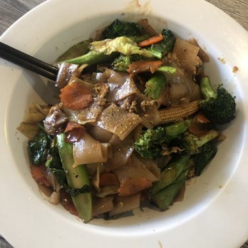 Pearl Thai Eatery - Pad see ew - Thai Near Me - Pasadena, California Pearl Thai Eatery - Pad see ew - Thai Near Me - Pasadena, California