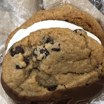 Got Candy & More - Frozen Cheesecake Cookie Sandwich - Food Trucks Near Me Got Candy & More - Frozen Cheesecake Cookie Sandwich - Food Trucks Near Me