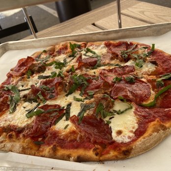 Vin 909 - Spotted pig - New American Near Me - Annapolis, Maryland