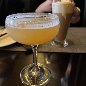Premiere on Broadway - Seasonal Bellini - Music Venues Near Me - Somerville, Massachusetts Premiere on Broadway - Seasonal Bellini - Music Venues Near Me - Somerville, Massachusetts