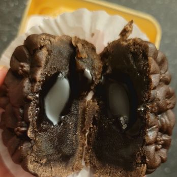 Sheng Kee Bakery - Mini bite-sized, Lava Chocolate Mooncake - Bakeries Near Me - Richmond, California Sheng Kee Bakery - Mini bite-sized, Lava Chocolate Mooncake - Bakeries Near Me - Richmond, California