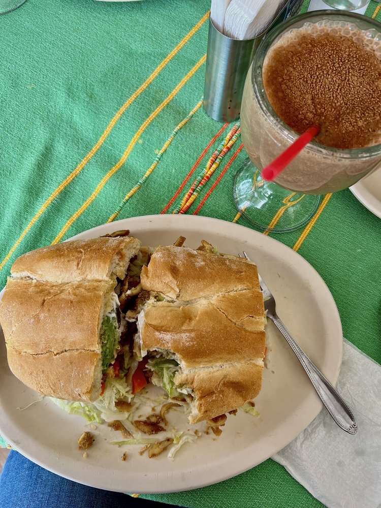 Tortas y Jugos el Mago