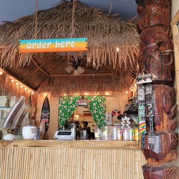 Makani's Magic Pineapple Shack - Order area - Juice Bars & Smoothies Near Me - Hilo, Hawaii Makani's Magic Pineapple Shack - Order area - Juice Bars & Smoothies Near Me - Hilo, Hawaii