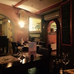 Pizzeria l' Arcobaleno - Een gezellig interieurtje met een uitzicht naar de keuken