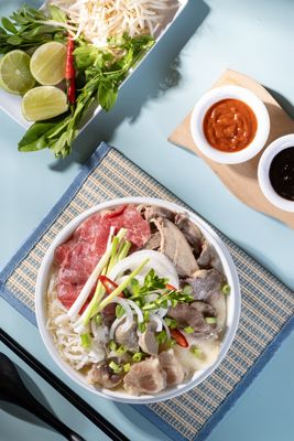 Pho Leo & Grill by null