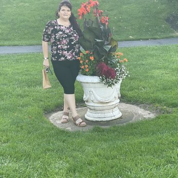 Tillinghast manor Bed and Brunch - My bride in the gardens. - Bed & Breakfast Near Me - Ovid, New York