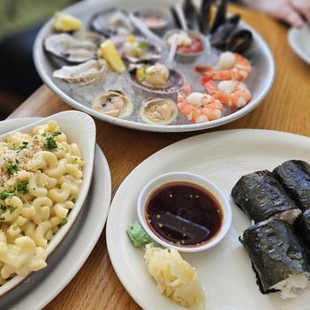 Fishwives - Mac & Cheese parmesan, tillamook cheddar, panko  Sampler Platter  Temaki "Handroll" Flight yellowtail, salmon, maryland blue crab - Seafood Near Me - Pasadena, California