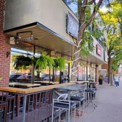Trio Lounge - Front of the restaurant