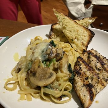 White Spot - Chicken & Mushroom Fettuccine Alfredo ($18.49): ask for less cooking time for the chicken and extra sauce? The bread was good though. - Breakfast & Brunch Near Me - Saanichton, British Columbia White Spot - Chicken & Mushroom Fettuccine Alfredo ($18.49): ask for less cooking time for the chicken and extra sauce? The bread was good though. - Breakfast & Brunch Near Me - Saanichton, British Columbia