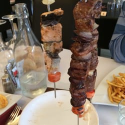 BBK Chez Manu - Trio de brochettes (bœuf, canard, saumon) accompagné de salade, tomate, riz et délicieux !