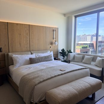 1 Hotel Seattle - City King room - Hotels Near Me - Seattle, Washington