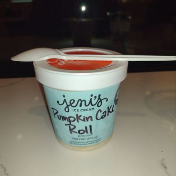 Jeni’s Splendid Ice Creams - Pint of pumpkin cake roll - Ice Cream & Frozen Yogurt Near Me - Oak Brook, Illinois