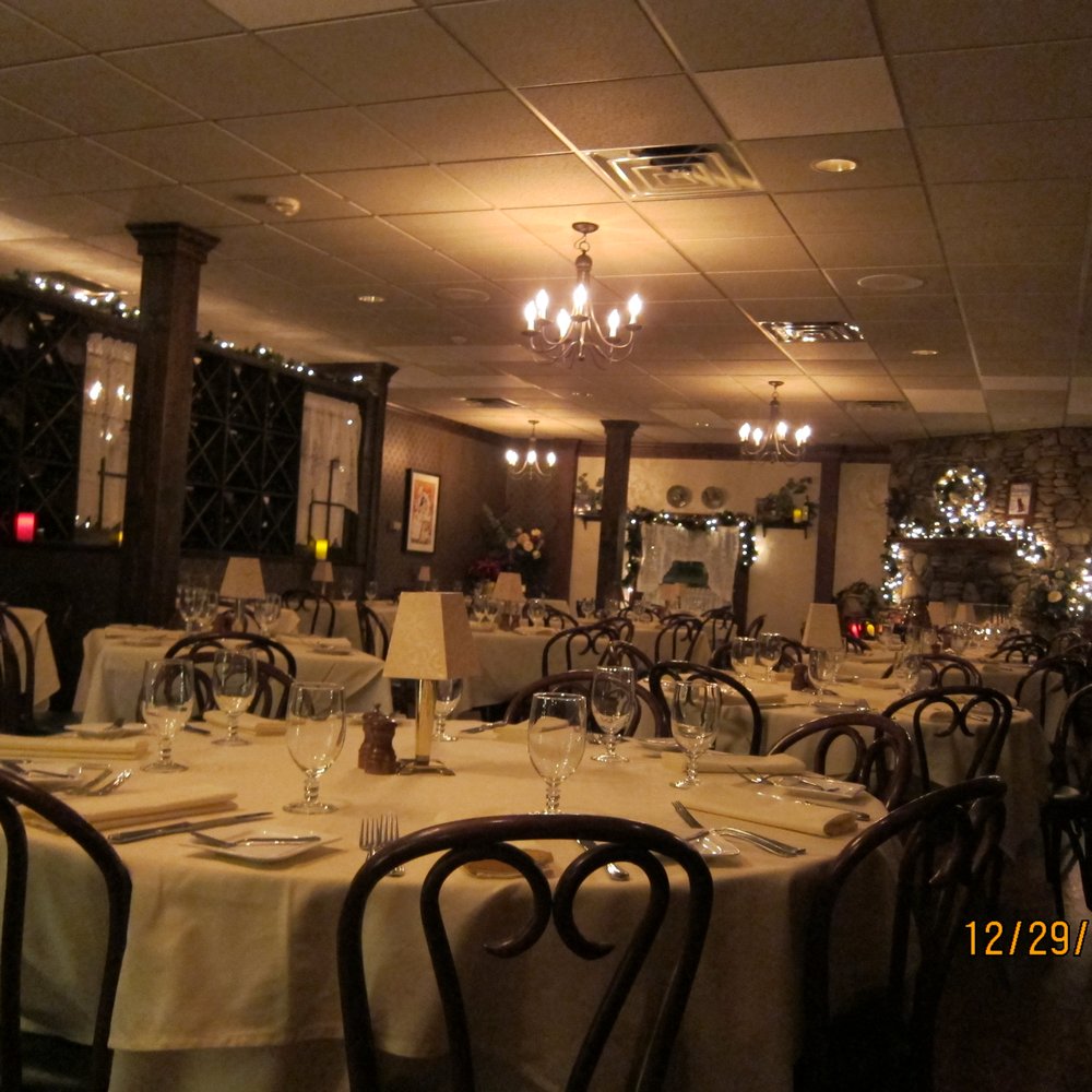 Chez Max Restaurant - Interior shot - French Near Me - Richmond, Virginia Chez Max Restaurant - Interior shot - French Near Me - Richmond, Virginia