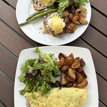 The Nasher Café - Durham - Farmer's omelet and salmon benedict IG: michelleliphoto - New American Near Me - Durham, North Carolina The Nasher Café - Durham - Farmer's omelet and salmon benedict IG: michelleliphoto - New American Near Me - Durham, North Carolina