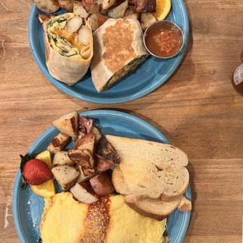 Café Kaila - Breakfast & Brunch Near Me - Honolulu, Hawaii